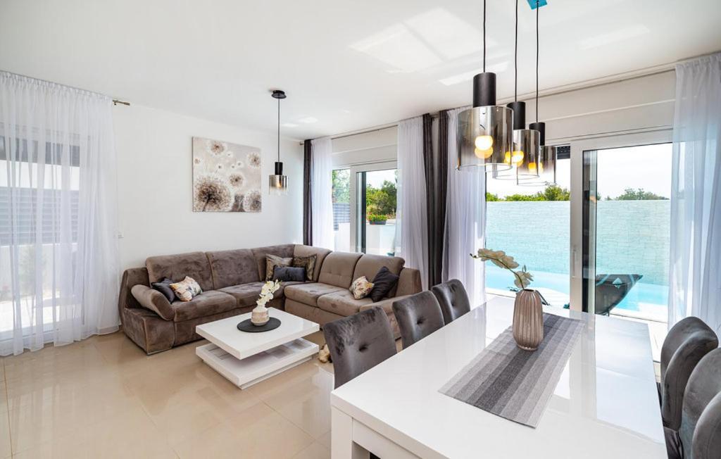 Villa Denis & Sabine Nin Eksteriør billede